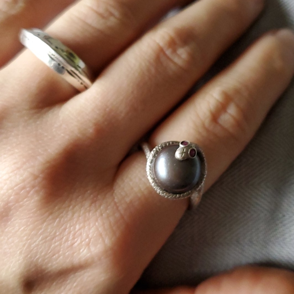 Sterling black pearl snake ring